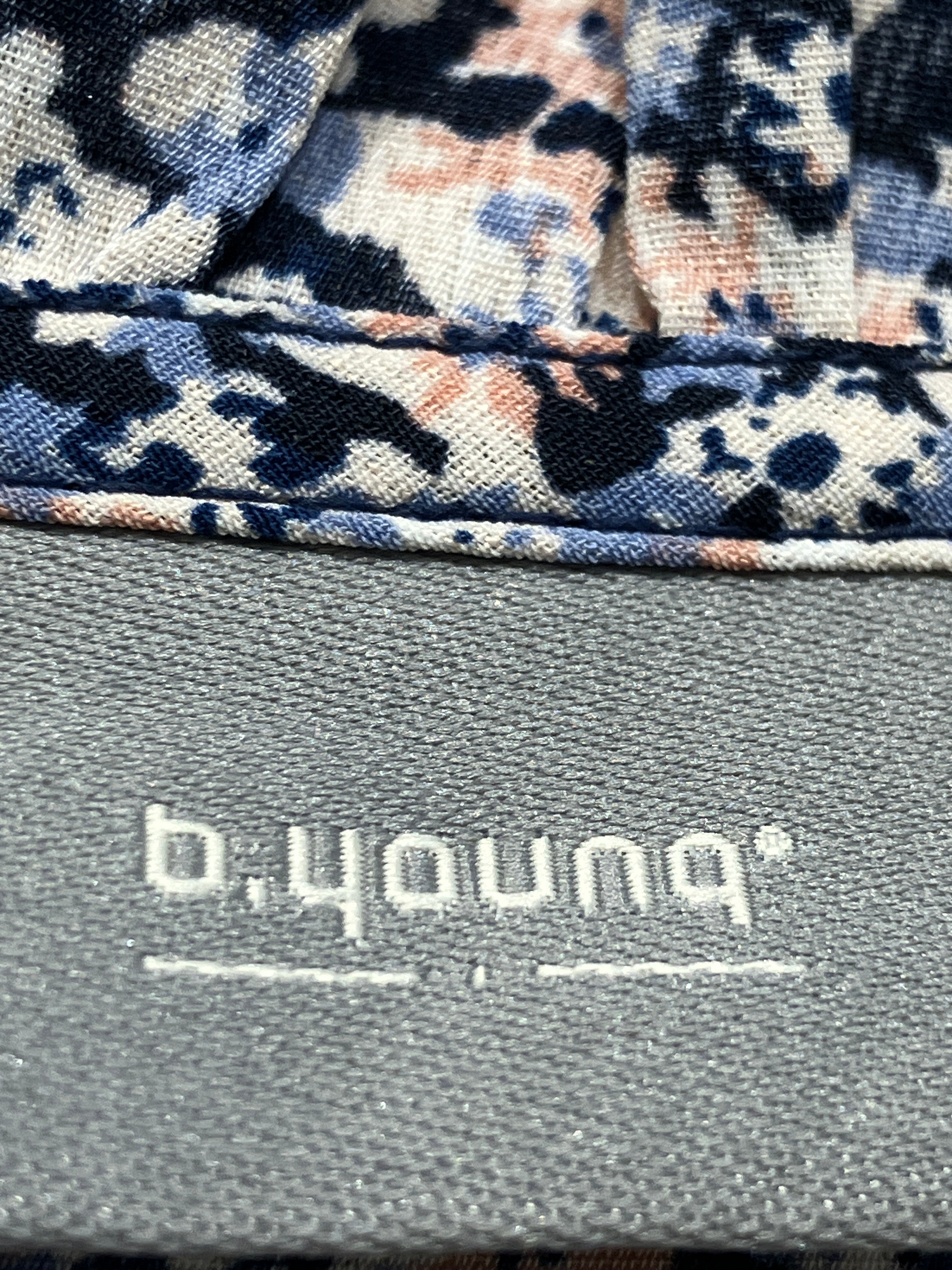 B.Young Kjole